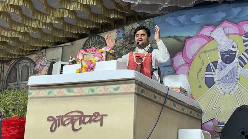 श्रीमद्भागवत कथा में छठवें दिन हुआ कृष्ण और रुक्मणी विवाह प्रसंग, भाव-विभोर हुए श्रद्धालु, बरसाए फूल।