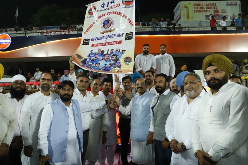 41वां इंडियन ऑयल सर्वो सुरजीत हॉकी टूर्नामेंट,भारतीय वायुसेना ने बीएसएफ जालंधर को 2-1 से हराया।