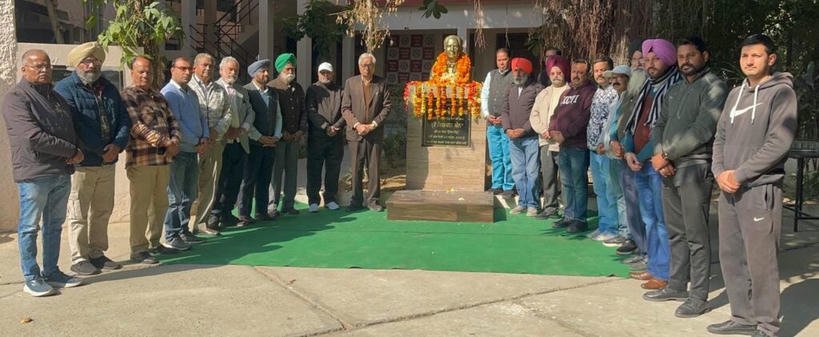 ਅਜੋਕੇ ਸਮੇਂ ਵਿਚ ਅਨੇਕਾਂ ਚੁਣੌਤੀਆਂ ਦਾ ਸਾਹਮਣਾ ਕਰ ਰਿਹਾ ਹੈ ਮੀਡੀਆ-ਪ੍ਰੋ. ਦੁੱਗਲ।