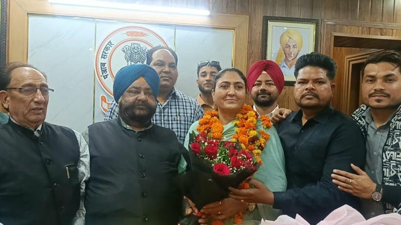 एंटी क्राईम एंटी करप्शन सोसाईटी के पदाधिकारियों ने दी इम्प्रूवमेंट ट्रस्ट के चेयरमैन को बधाई।