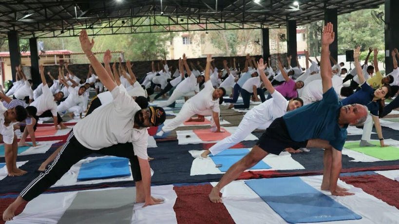 विरासत के बीच योग: वज्र कोर ने पंजाब के ऐतिहासिक परिदृश्यों में मनाया अंतर्राष्ट्रीय योग दिवस 2025।