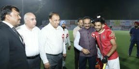 42ਵਾਂ ਇੰਡੀਅਨ ਆਇਲ ਸਰਵੋ ਸੁਰਜੀਤ ਹਾਕੀ ਟੂਰਨਾਮੈਂਟ,ਪੰਜਾਬ ਪੁਲਿਸ ਜਲੰਧਰ ਨੇ ਪੰਜਾਬ ਐਂਡ ਸਿੰਧ ਬੈਂਕ ਨੂੰ 5-0 ਦੇ ਫਰਕ ਨਾਲ ਹਰਾਇਆ।